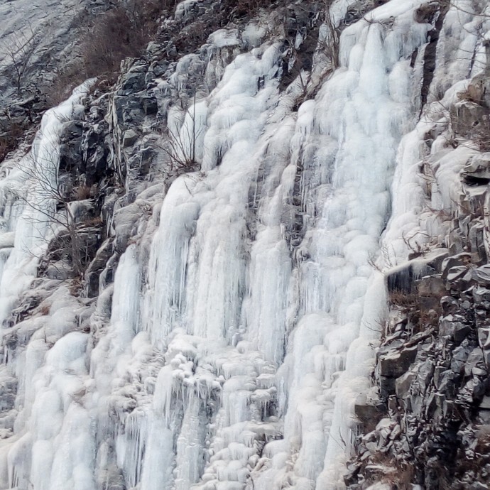 Замерзший водопад